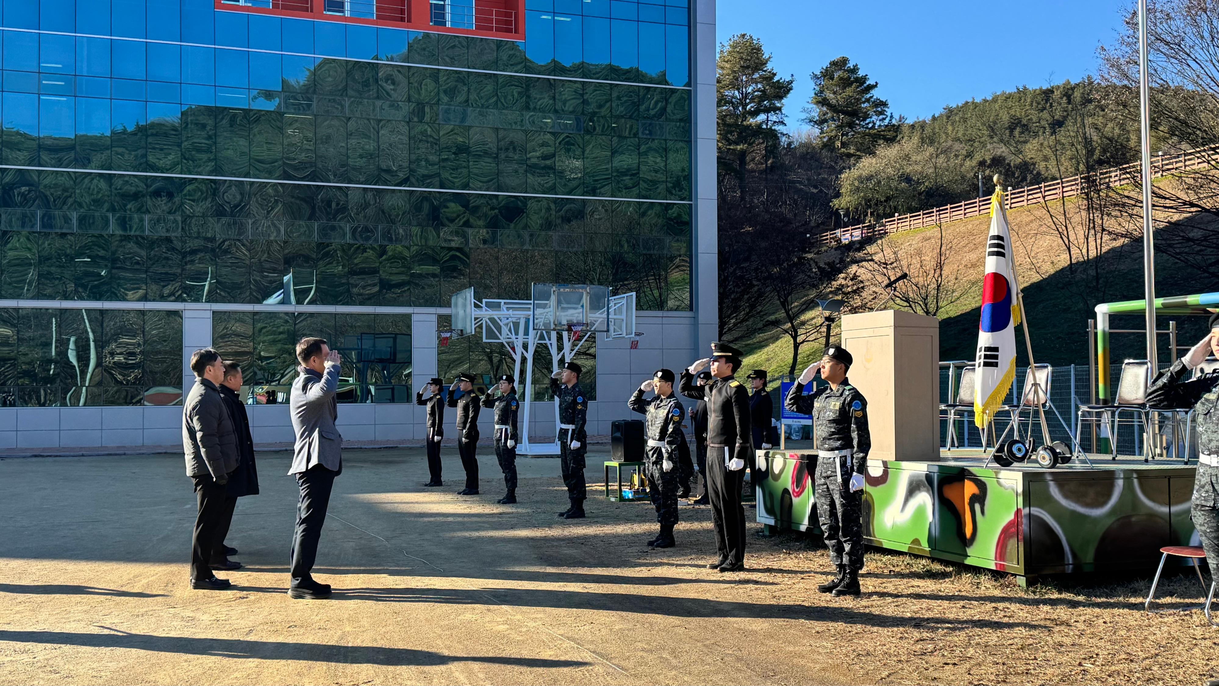 군사학과 전임` 후임 간부 교대식 및 4학년 환송회